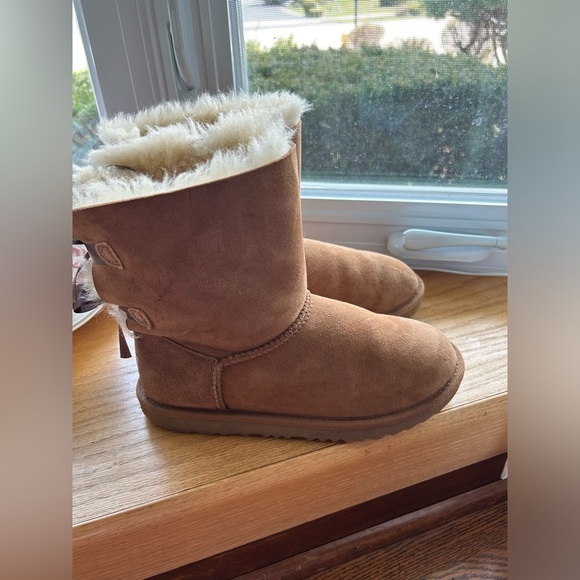 UGG SHOES| BAILEY BOW UGGS|COLOR TAN: SIZE 5 - Picture 9 of 16